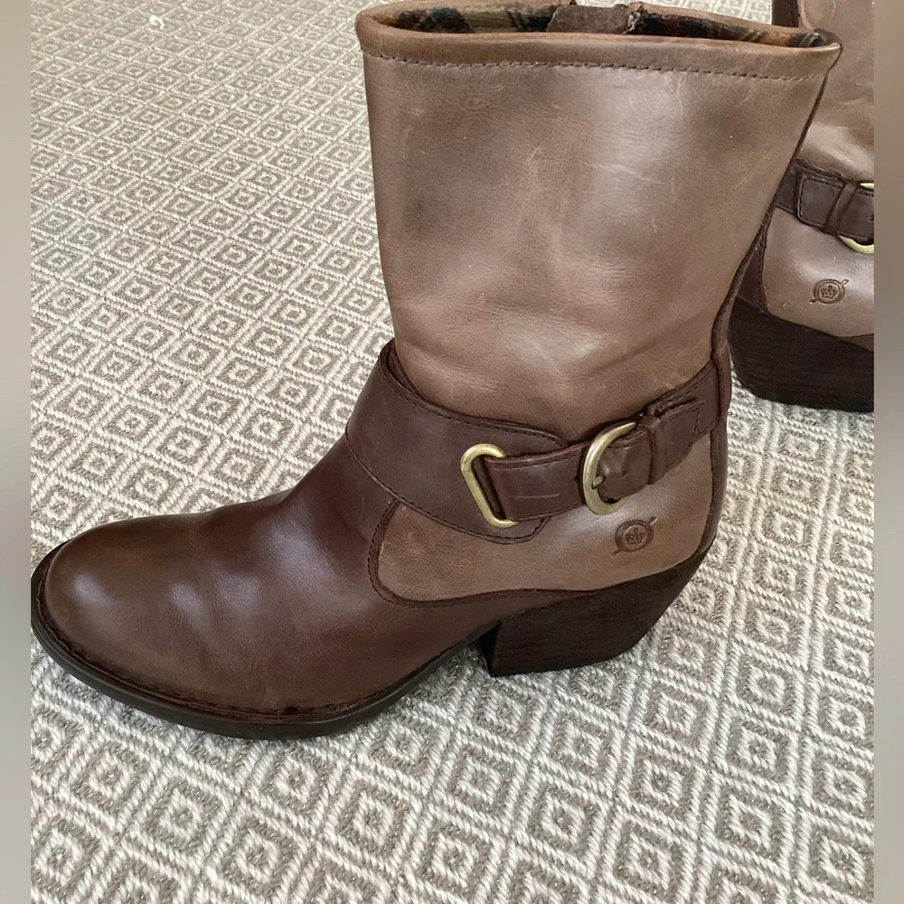 Born Brown Nevica Leather Moto Strap Zip up Booties Size 6